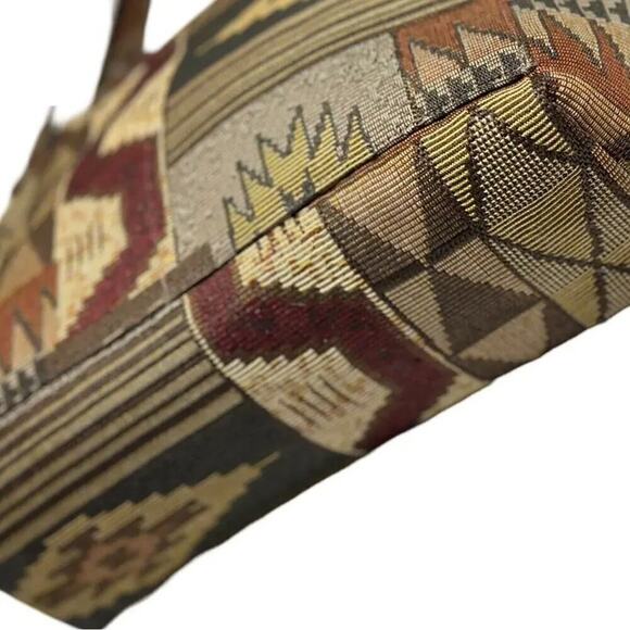 Vintage Aztec Bohemian Tapestry Knit Handbag with Wooden Closure - Picture 4 of 16
